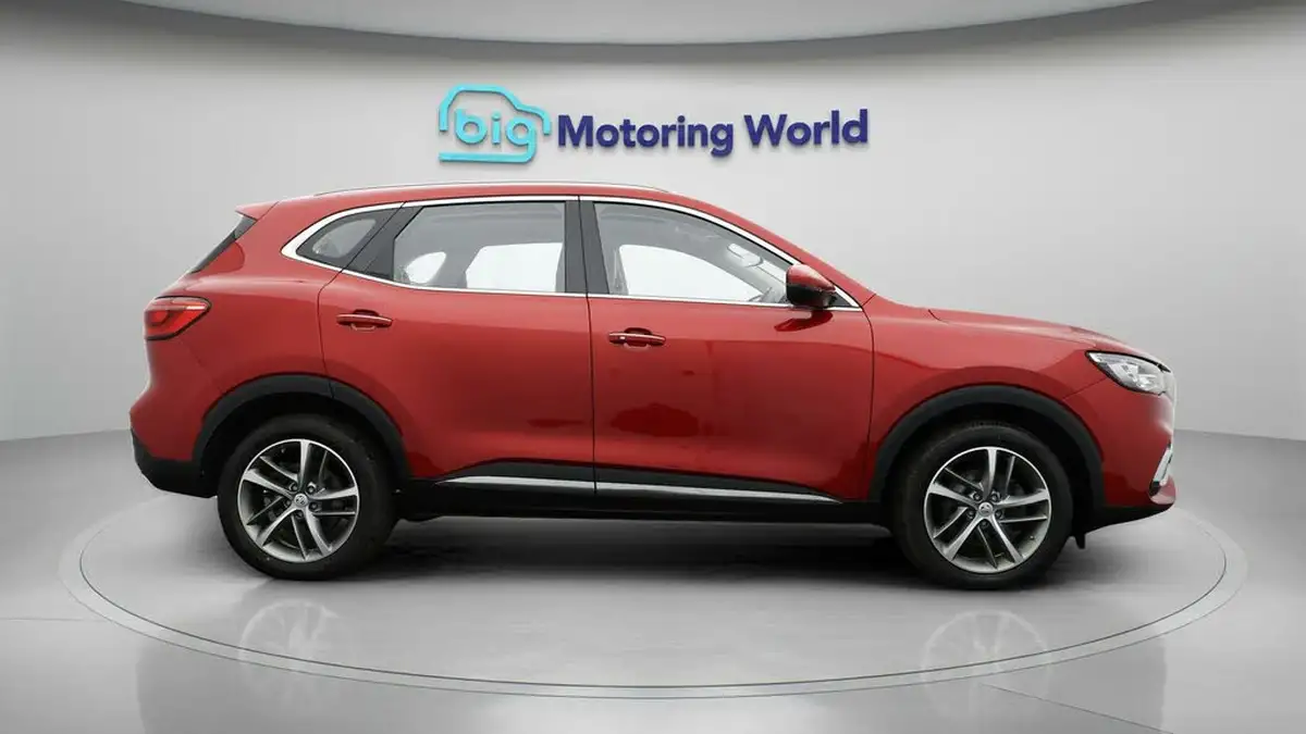 2022-mg-hs-15t-gdi-exclusive-162ps-big-7
