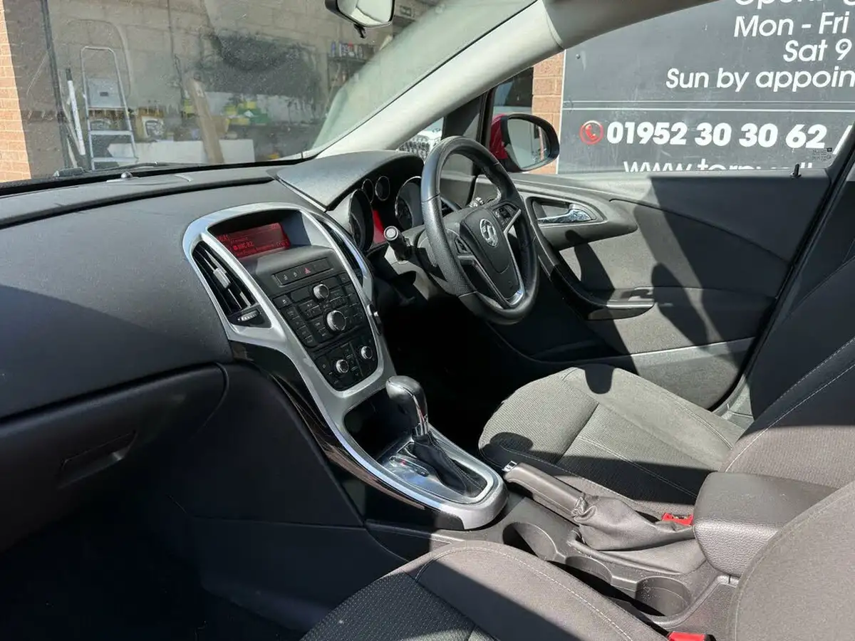 2015-vauxhall-astra-16-sri-115ps-hatchback-auto-big-29