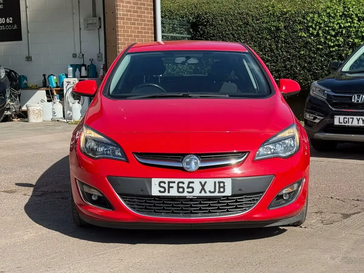 2015-vauxhall-astra-16-sri-115ps-hatchback-auto-big-1