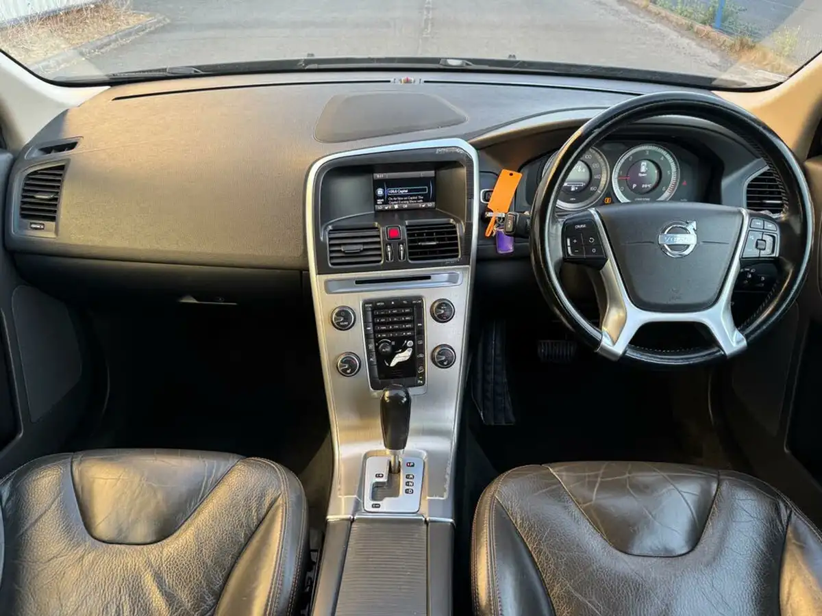2012-volvo-xc60-24td-d3-se-lux-geartronic-big-19
