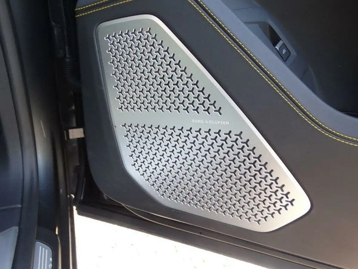 2019-lamborghini-urus-40-no-trim-big-17