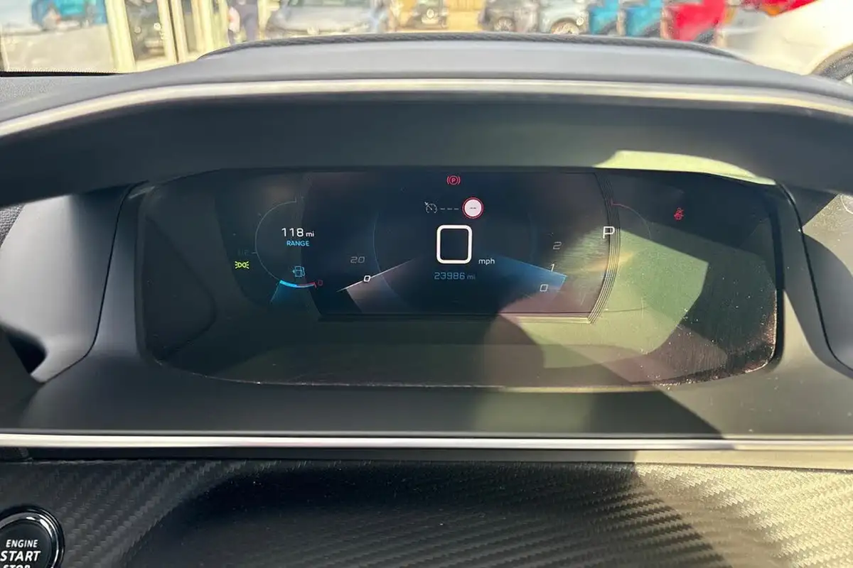 2023-peugeot-208-12-puretech-allure-premium-130ps-eat8-big-24