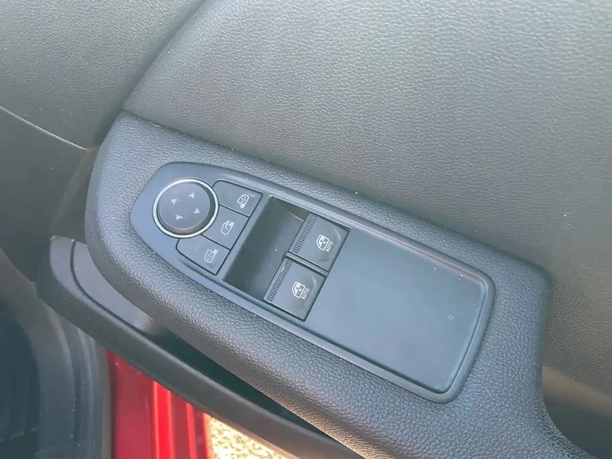 2020-renault-clio-10-sce-iconic-75bhp-big-15