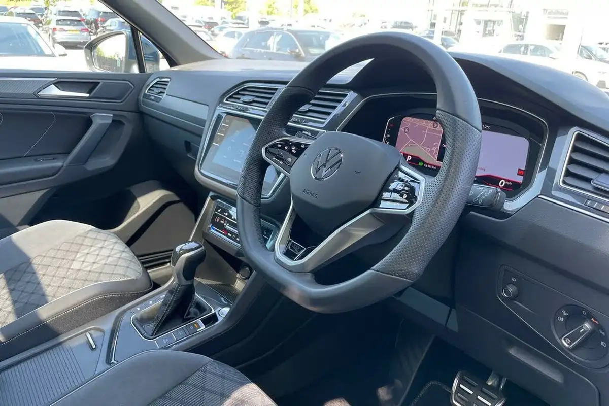 2024-volkswagen-tiguan-15-tsi-r-line-edition-big-25
