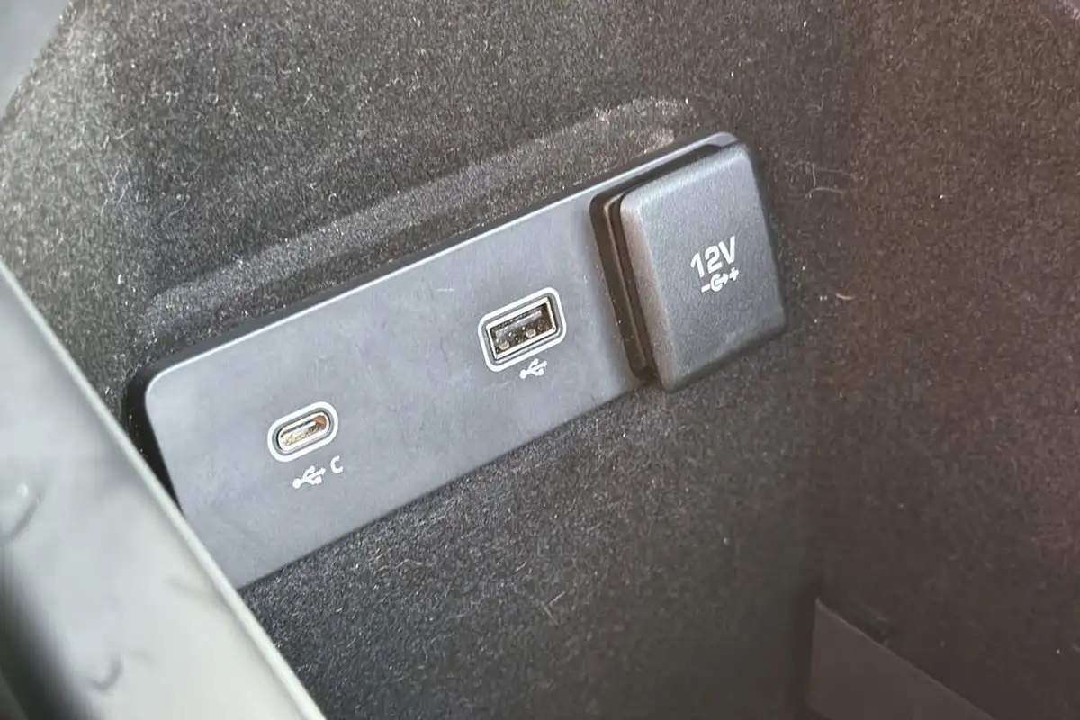 2021-jaguar-i-pace-ev400-black-big-21