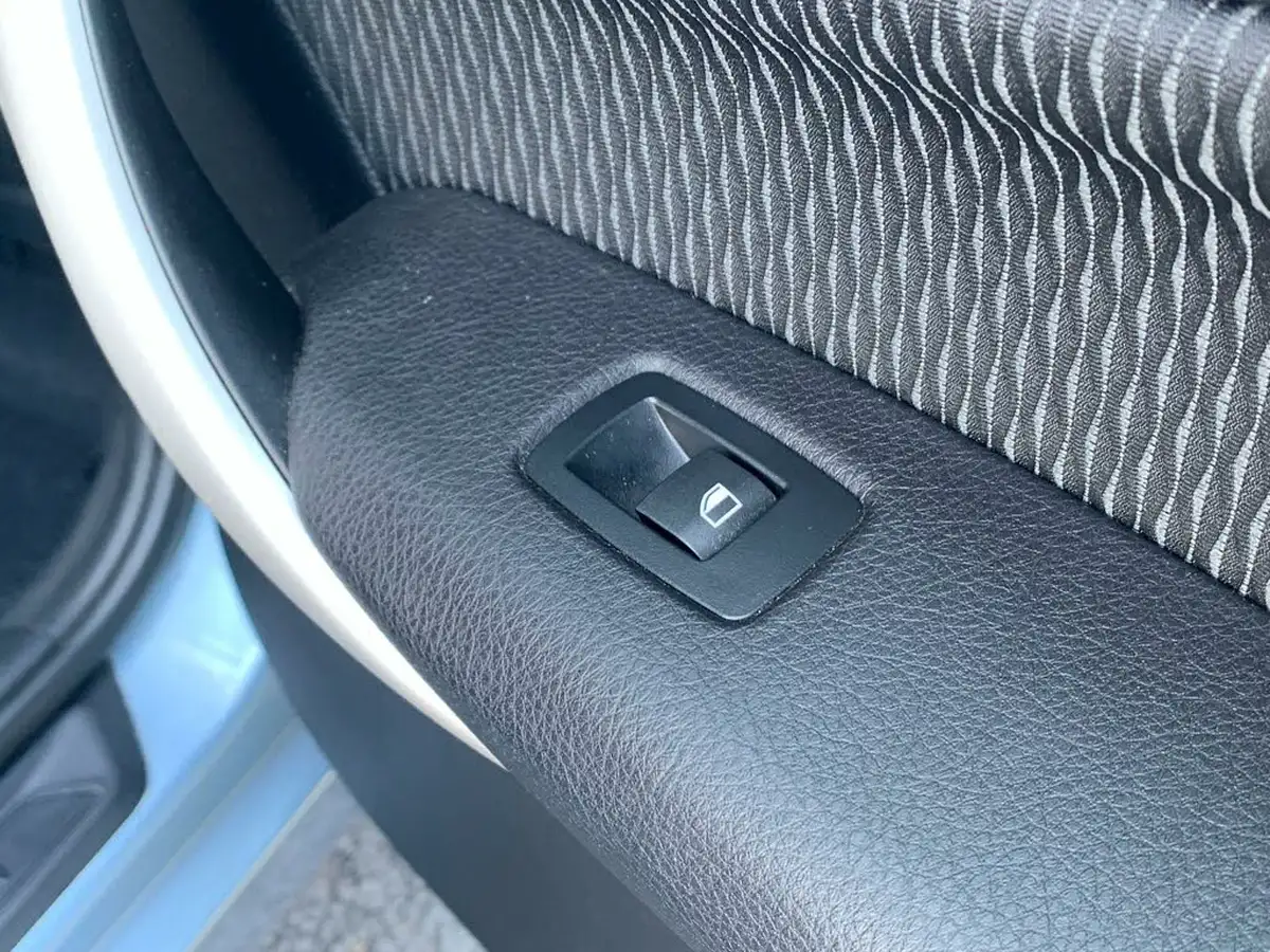 2019-vauxhall-viva-10i-se-ac-big-15