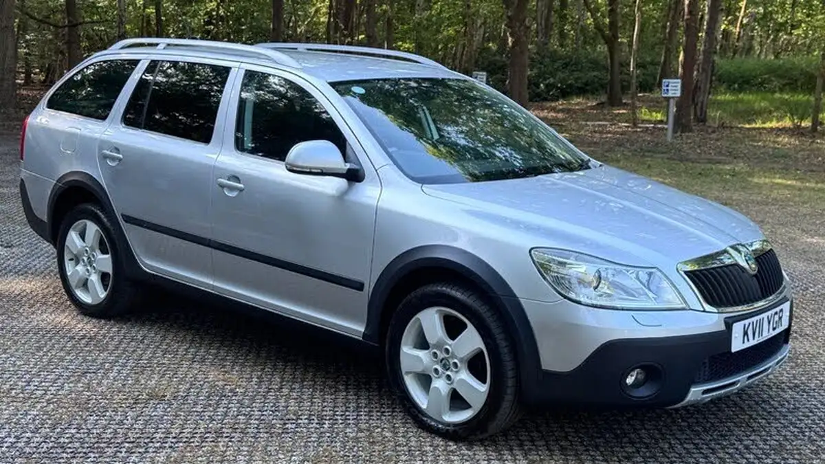 2011-skoda-octavia-20td-scout-cr-140bhp-big-8