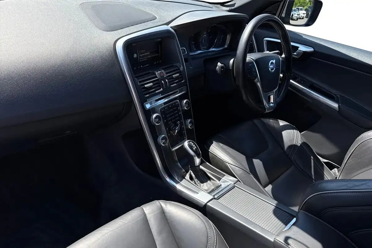 2016-volvo-xc60-20td-d4-r-design-lux-nav-geartronic-big-14