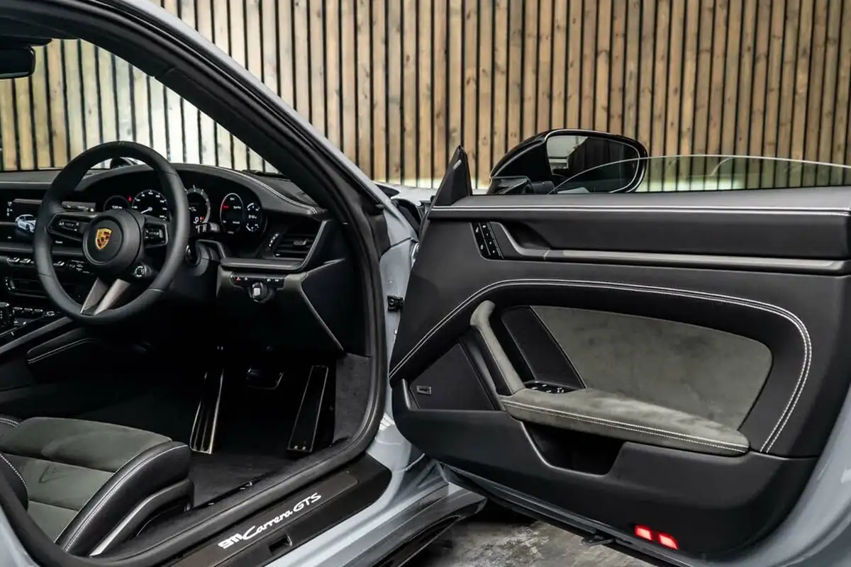 2022-porsche-911-30-carrera-gts-coupe-pdk-big-30