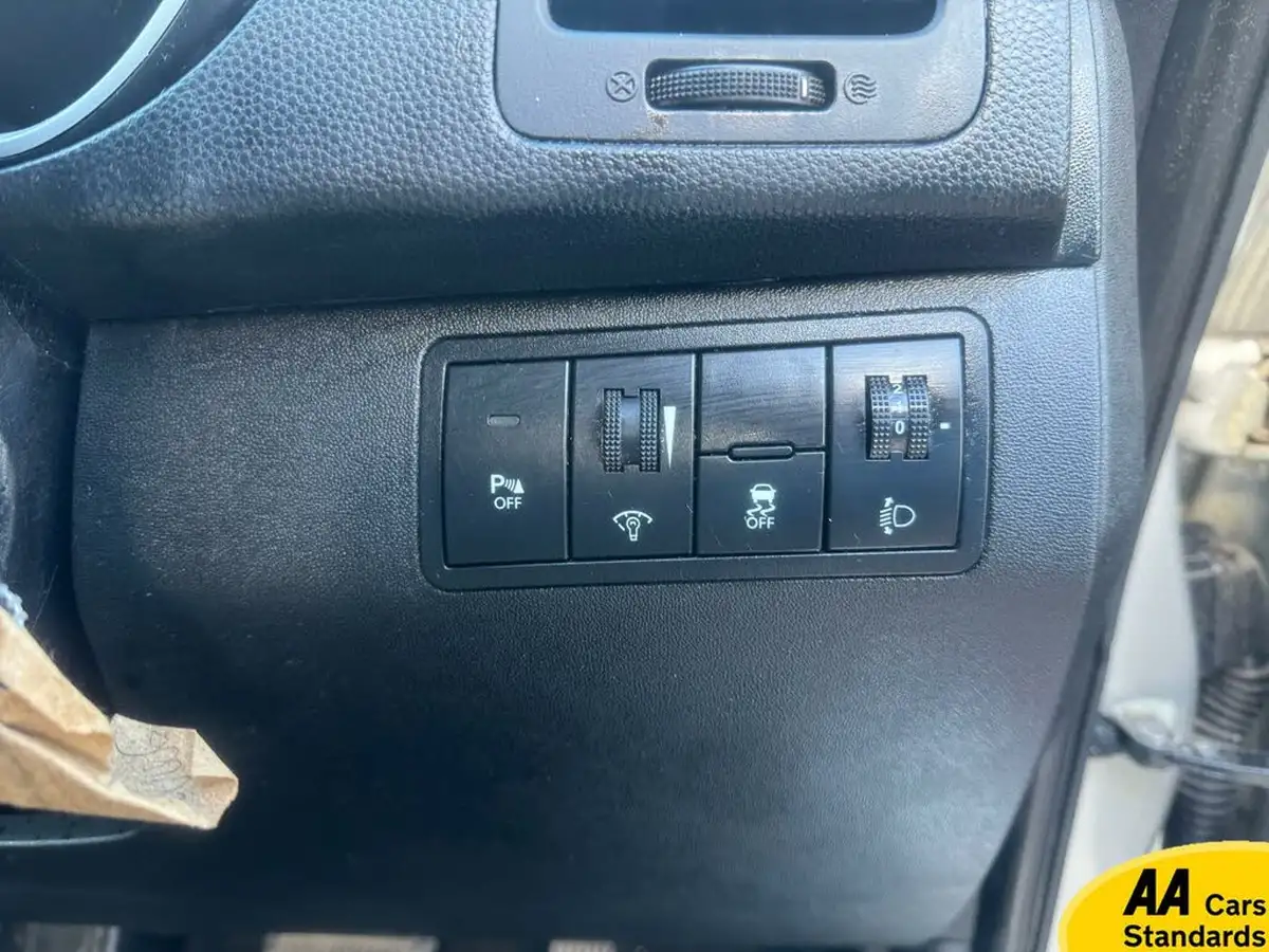 2012-kia-venga-16-2-big-25