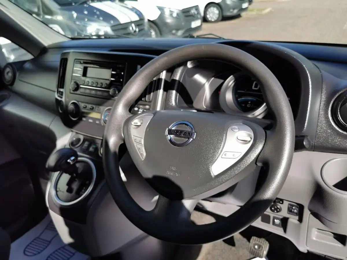 2019-nissan-env200-e-acenta-panel-van-auto-big-7