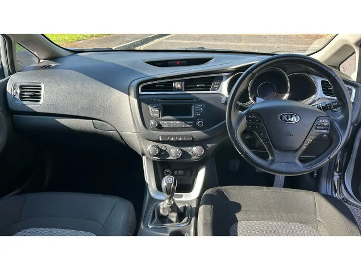 2017-kia-pro-ceed-16-gdi-2-big-9