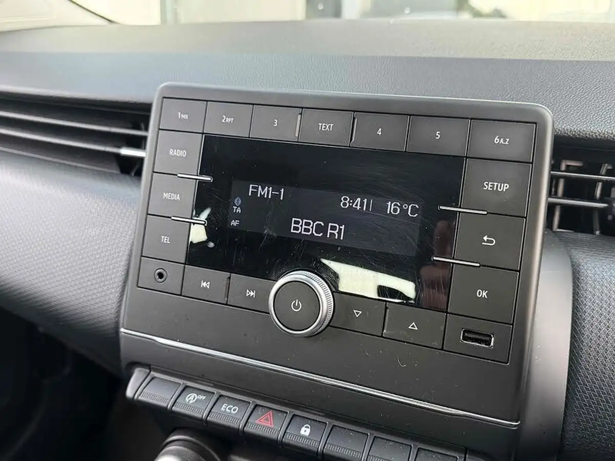 2020-renault-clio-10-sce-play-75bhp-big-34