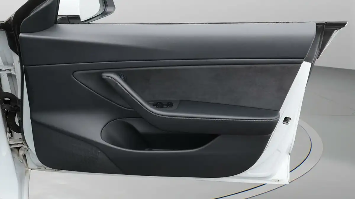 2020-tesla-model-3-e-long-range-big-15