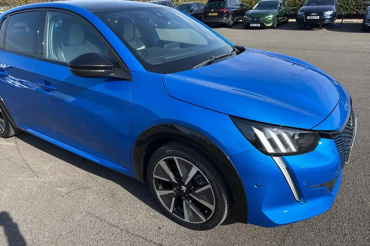 2021-peugeot-208-e-gt-premium-big-36