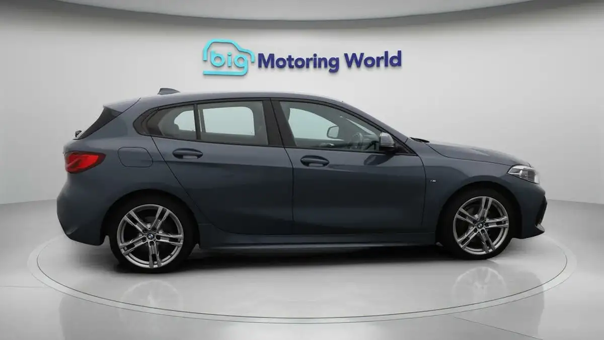 2022-bmw-1-series-15-118i-m-sport-lcp-big-8