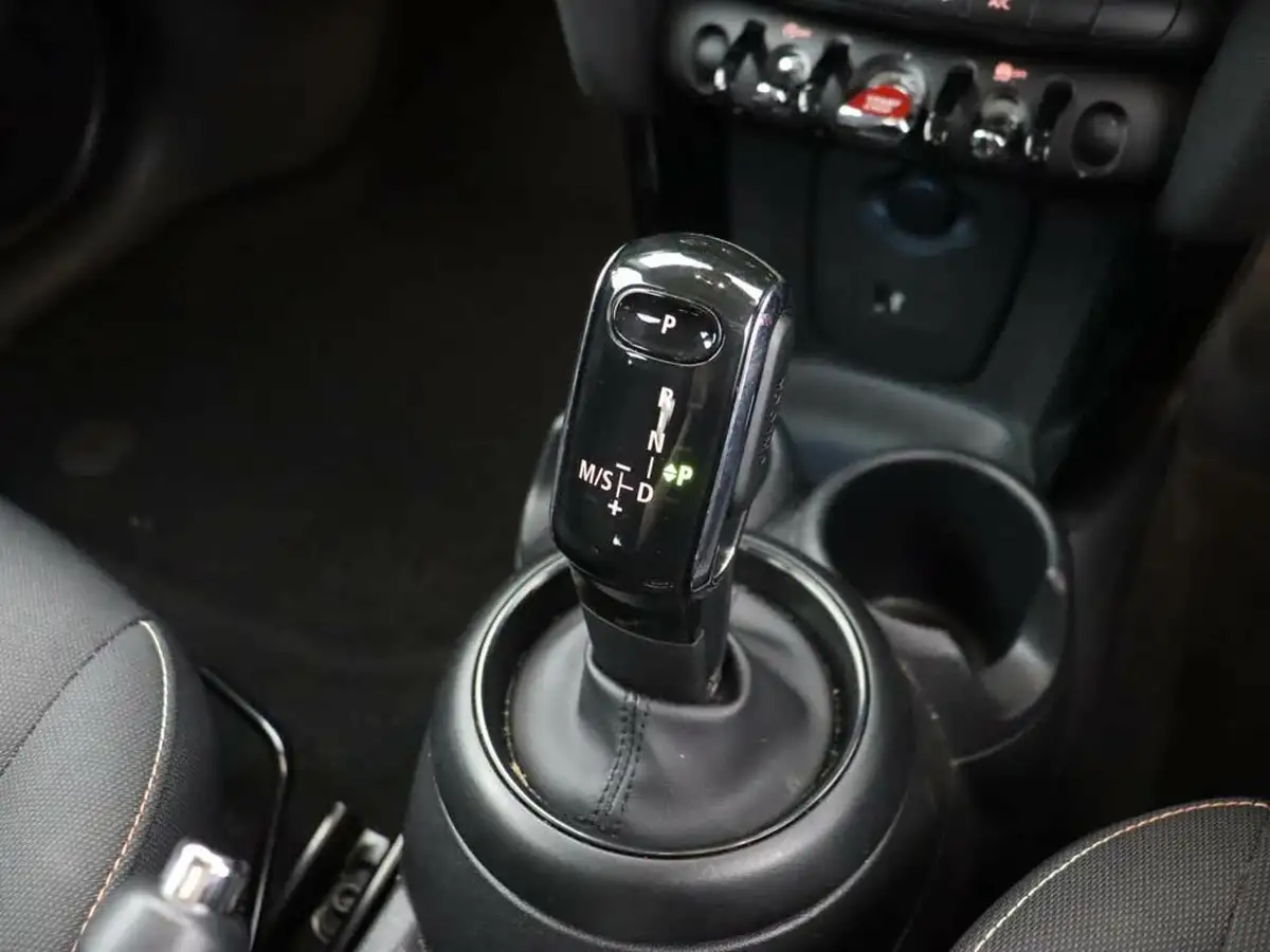 2021-mini-cooper-15-cooper-classic-hatchback-5d-auto-big-26