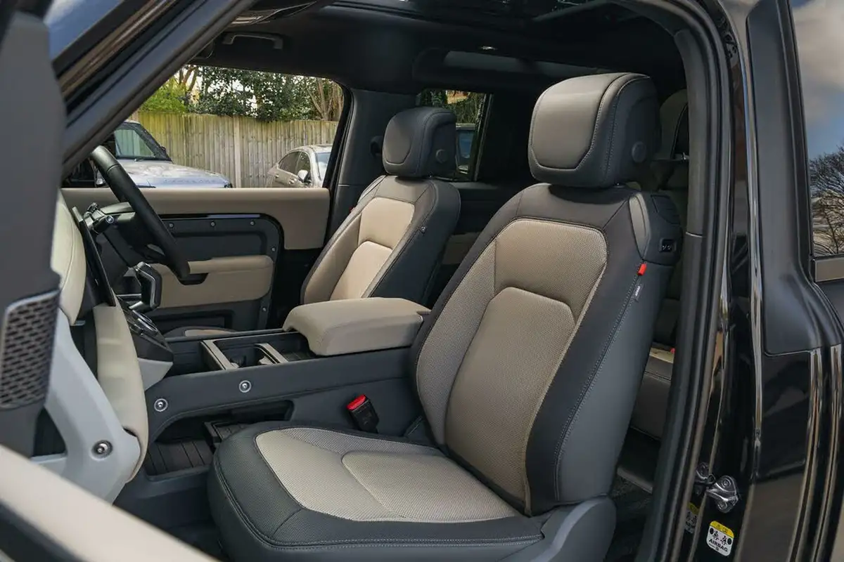 2023-land-rover-90-defender-big-33