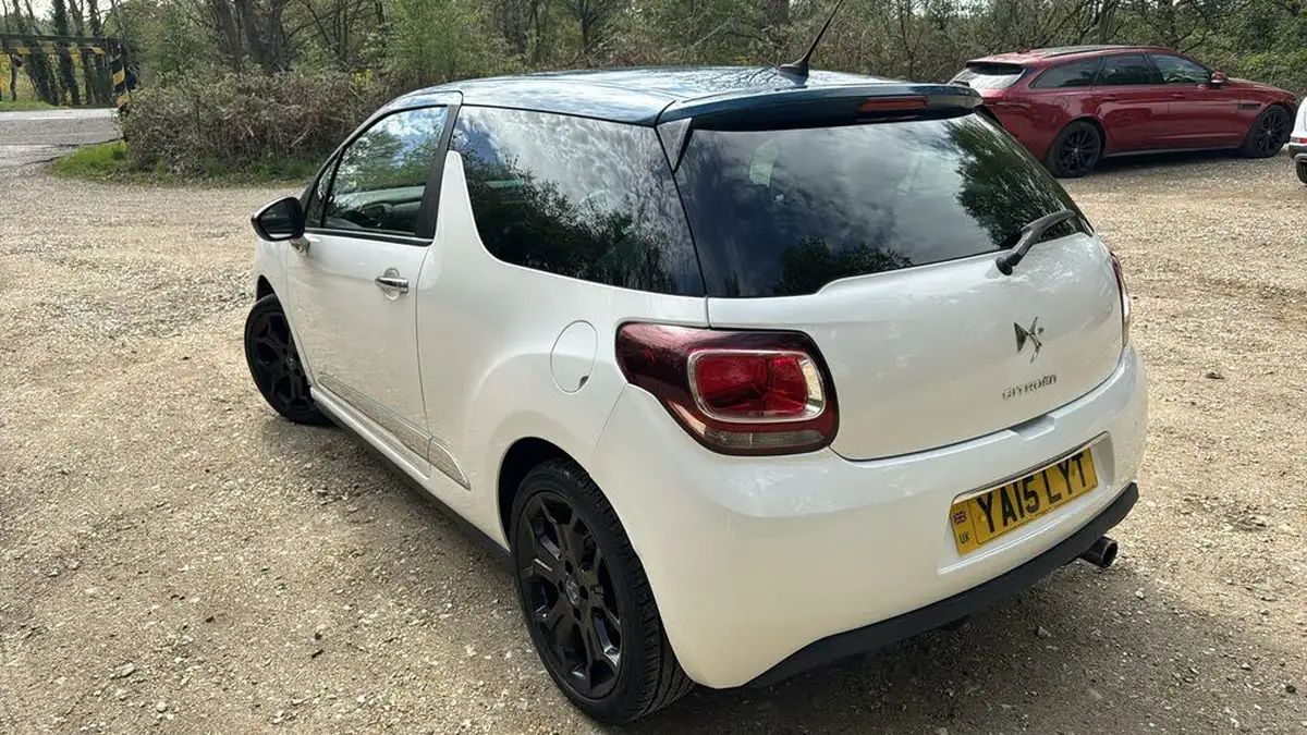 2015-citroen-ds3-12-dstyle-plus-big-9