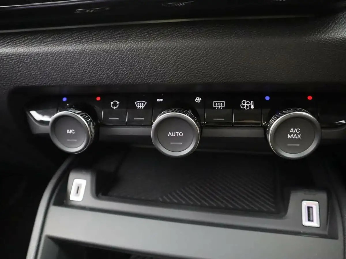 2024-citroen-c4-12-puretech-plus-130ps-ss-big-29