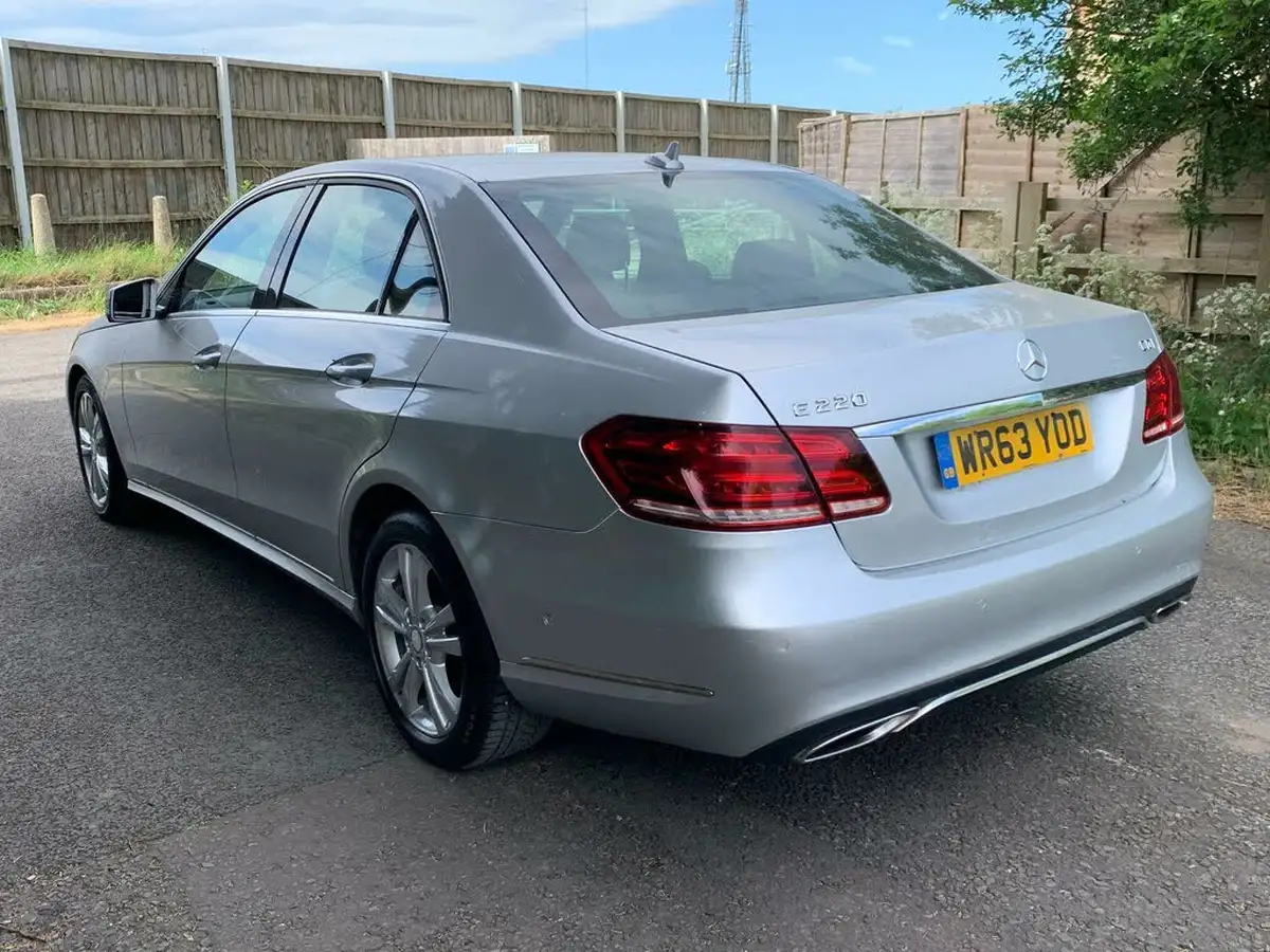 2013-mercedes-benz-e-class-21td-e220-cdi-se-21cdi-170bhp-saloon-4d-7g-tronic-plus-big-3