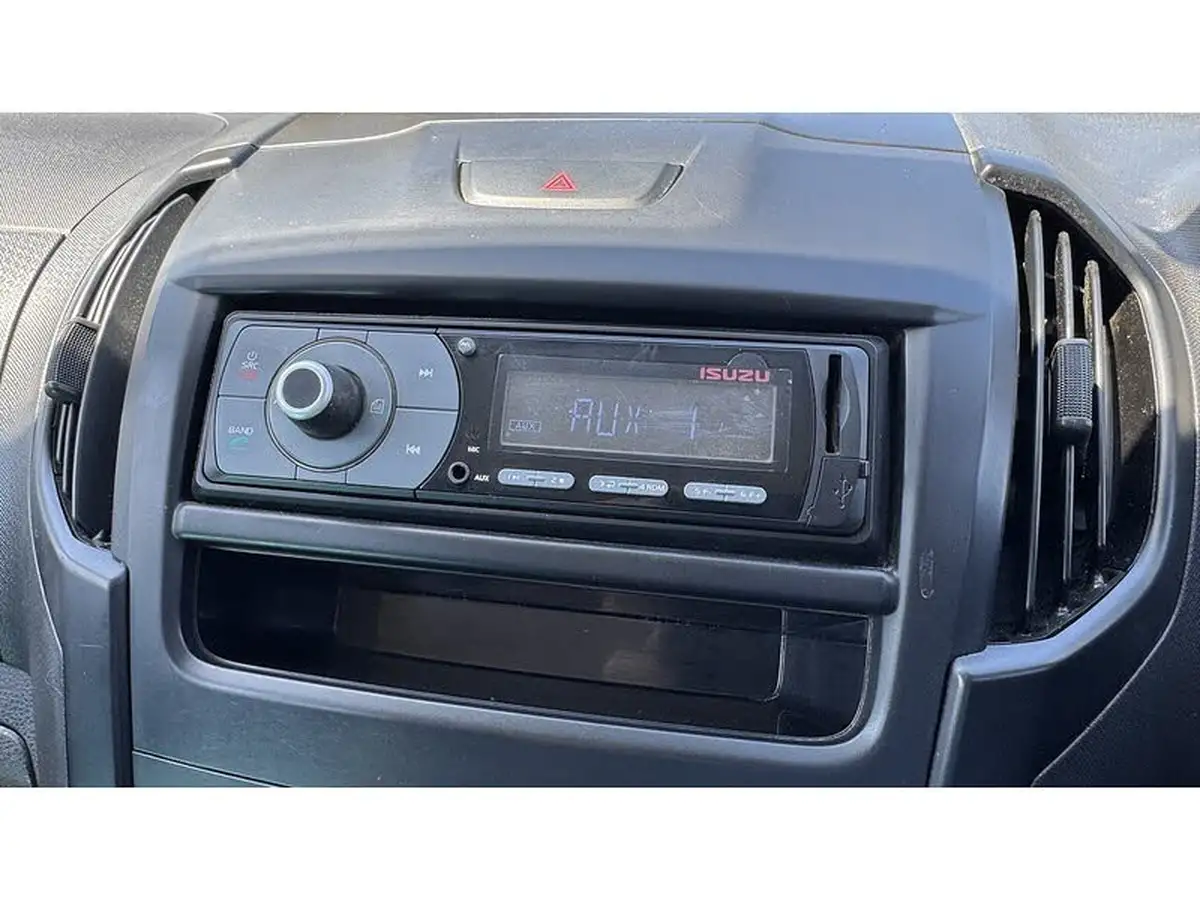 2017-isuzu-d-max-25td-4x4-double-pickup-big-15