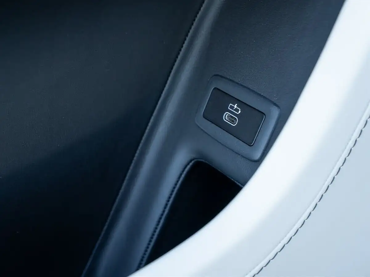 2023-rolls-royce-cullinan-675-big-21