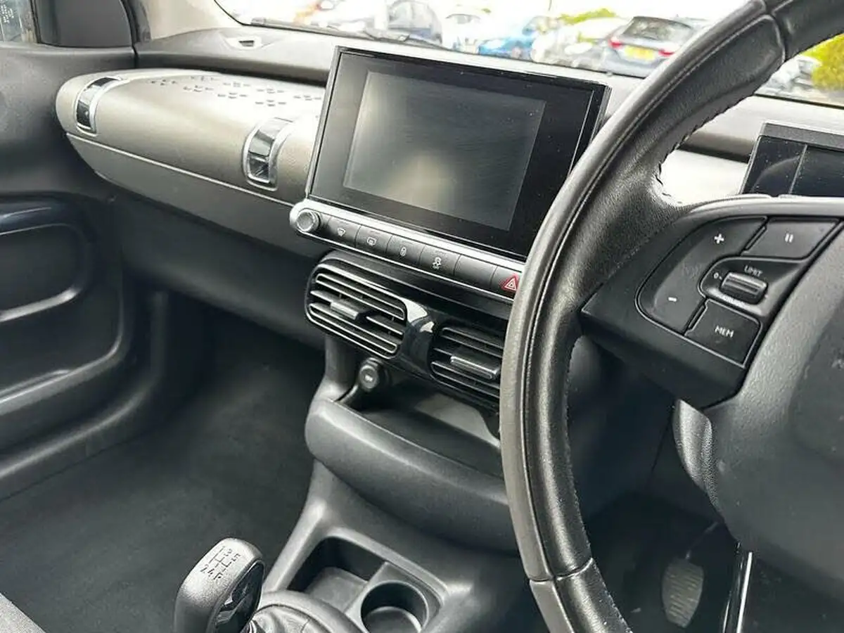 2015-citroen-c4-cactus-16bluehdi-flair-big-30