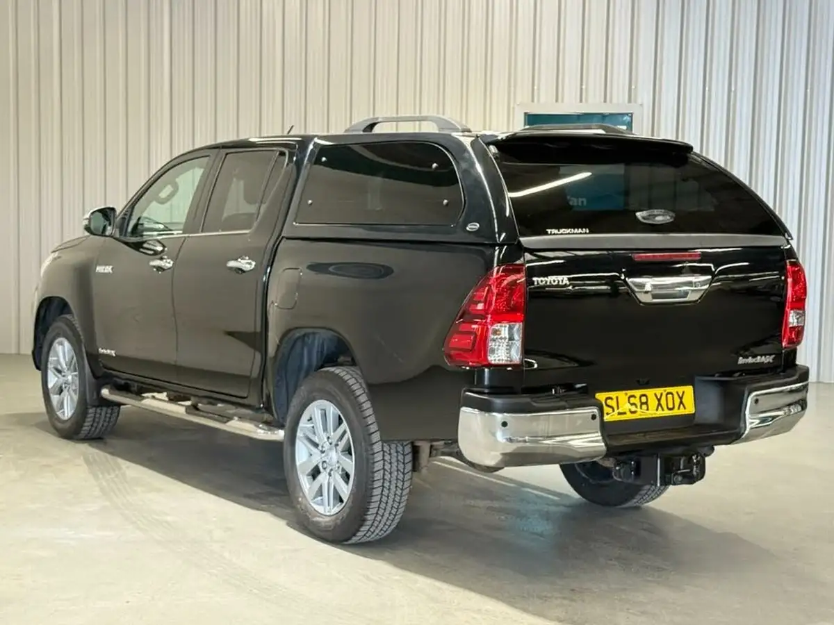 2018-toyota-hi-lux-24d-4d-invincible-at35-32t-auto-big-1
