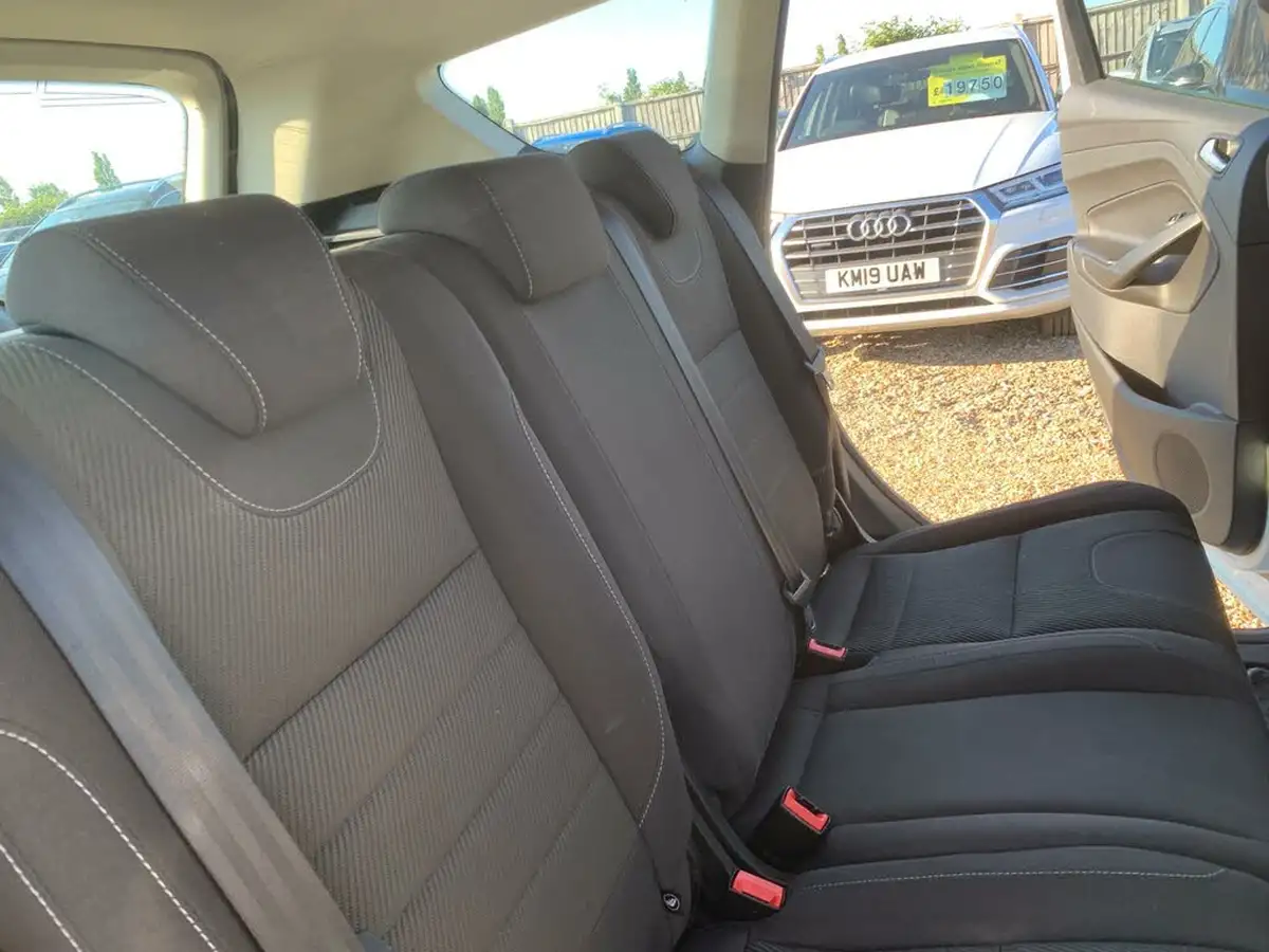 2015-ford-kuga-15t-zetec-150ps-big-39
