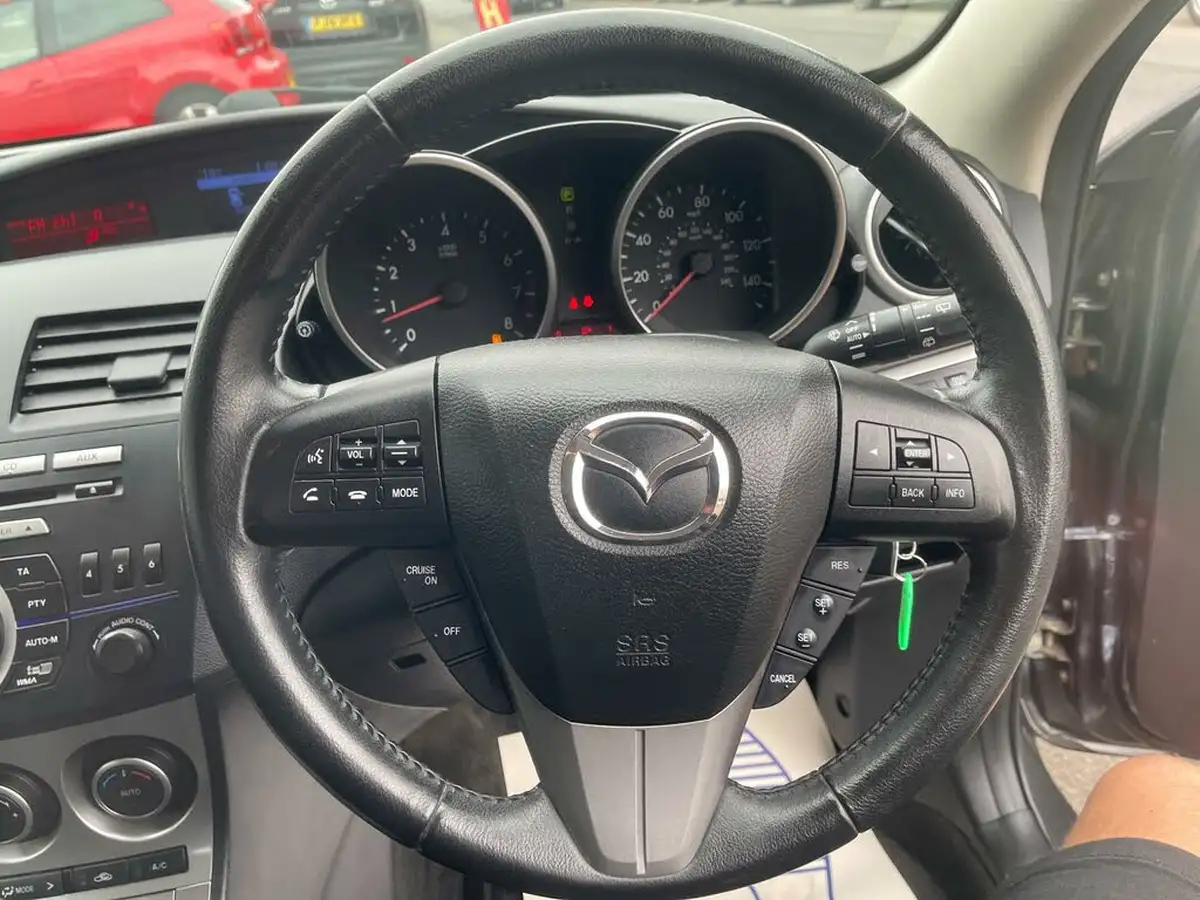 2010-mazda-mazda3-20-ts2-big-24