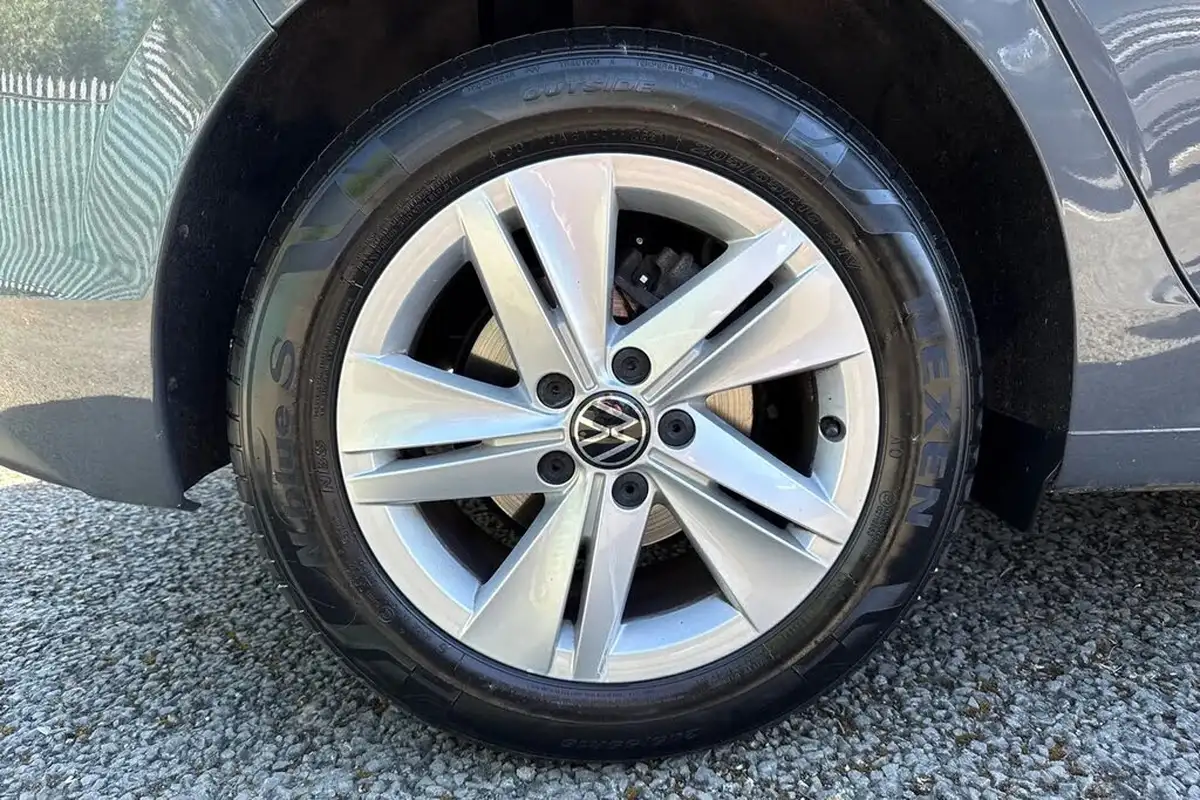 2021-volkswagen-golf-15-tsi-life-130ps-hatchback-big-23