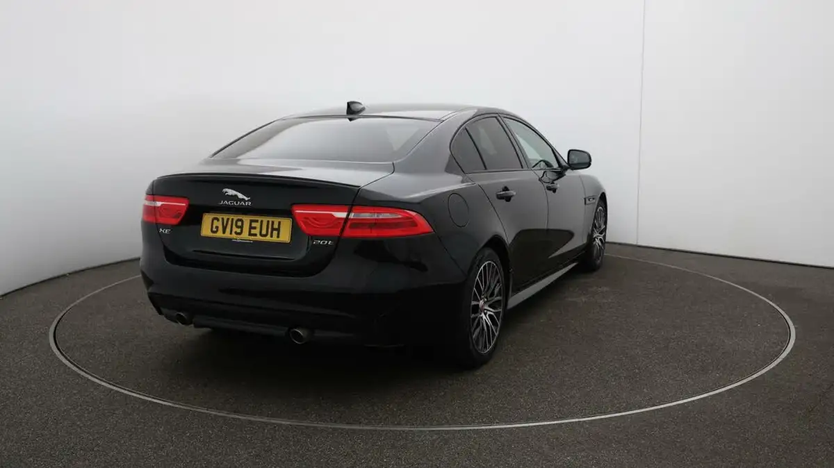 2019-jaguar-xe-20i-landmark-200ps-big-55