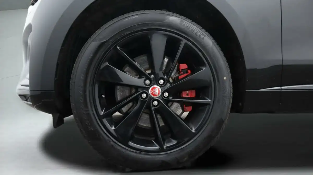 2022-jaguar-f-pace-20-p250-r-dynamic-black-big-18