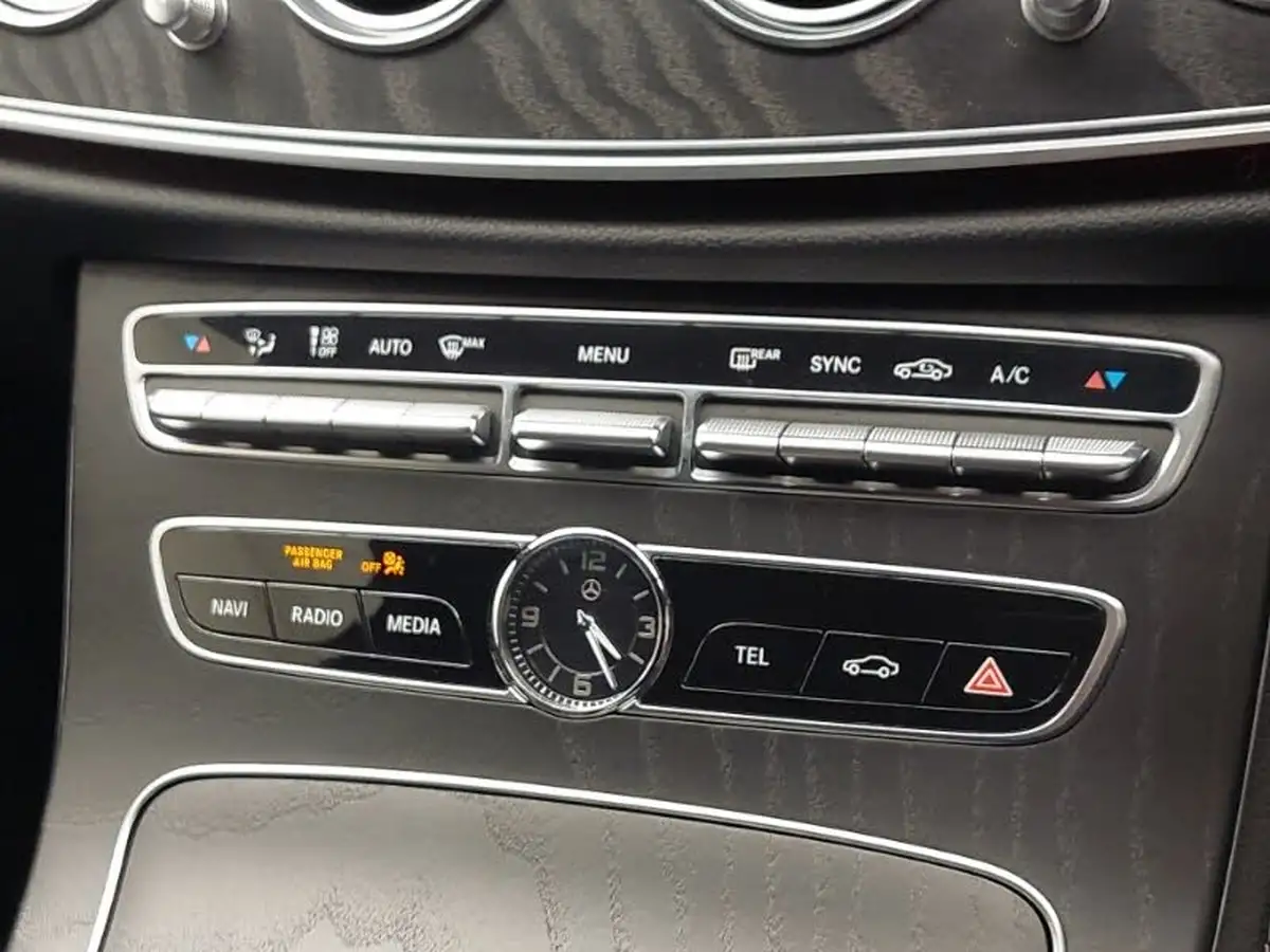 2019-mercedes-benz-e-class-30-d-e400d-amg-line-4x4-premium-plus-saloon-4d-plus-big-15