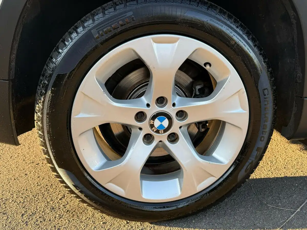 2013-bmw-x1-big-27