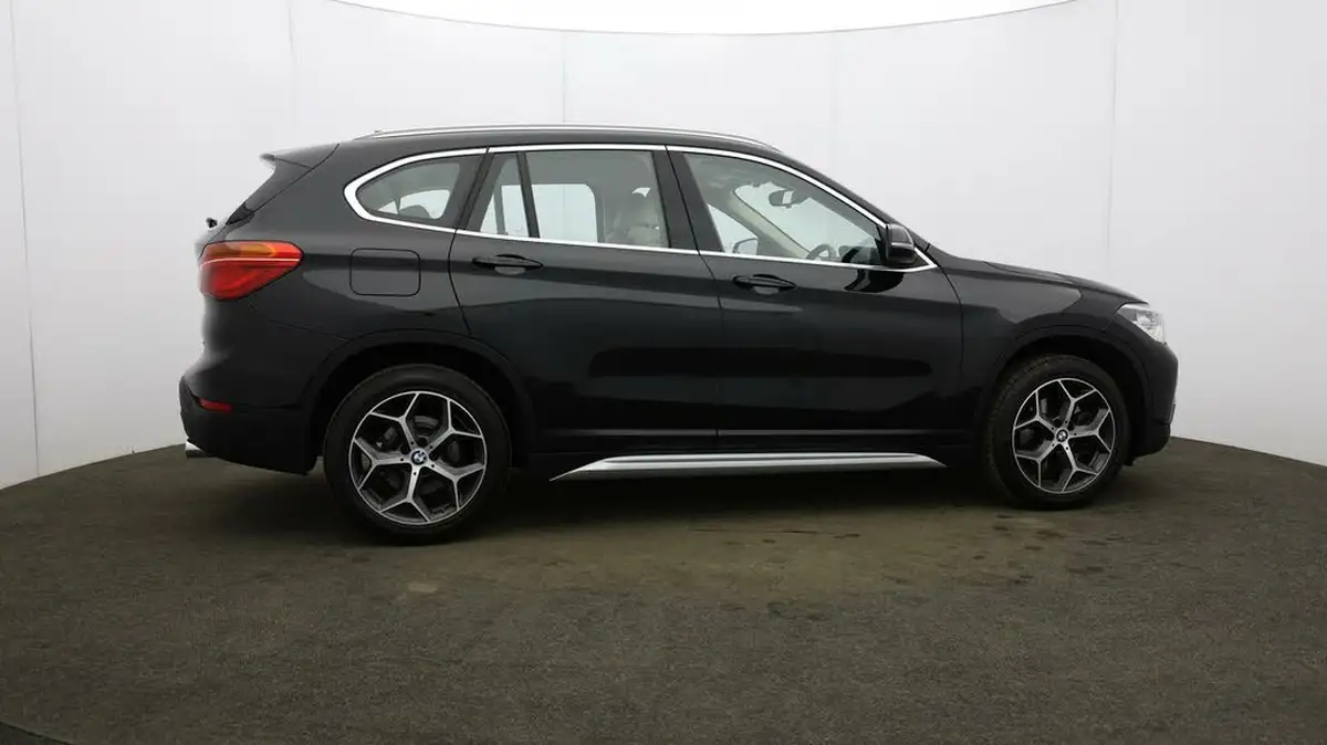 2019-bmw-x1-20-sdrive-20i-xline-sdrive-20i-big-52