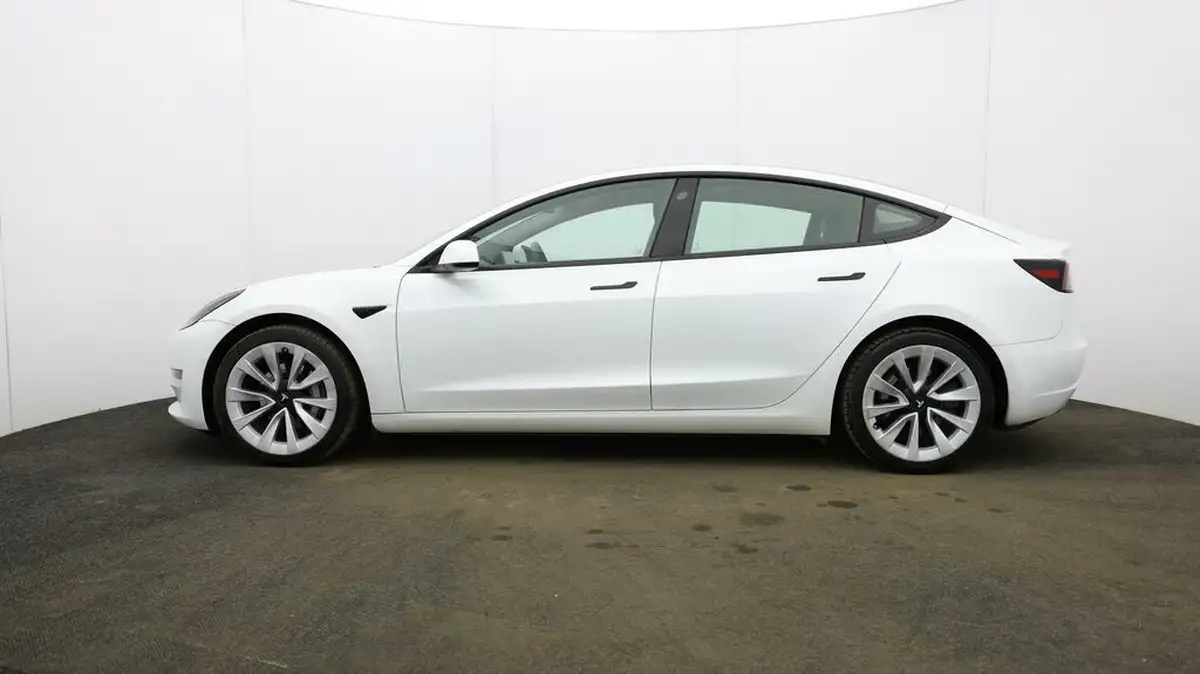2021-tesla-model-3-e-long-range-4x4-big-3