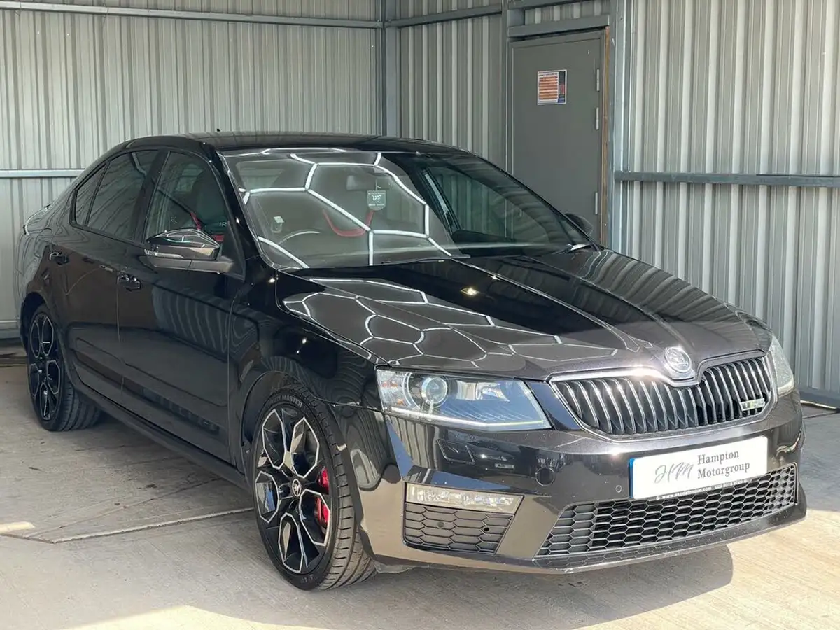 2016-skoda-octavia-20-tsi-vrs-230-hatchback-dsg-big-2