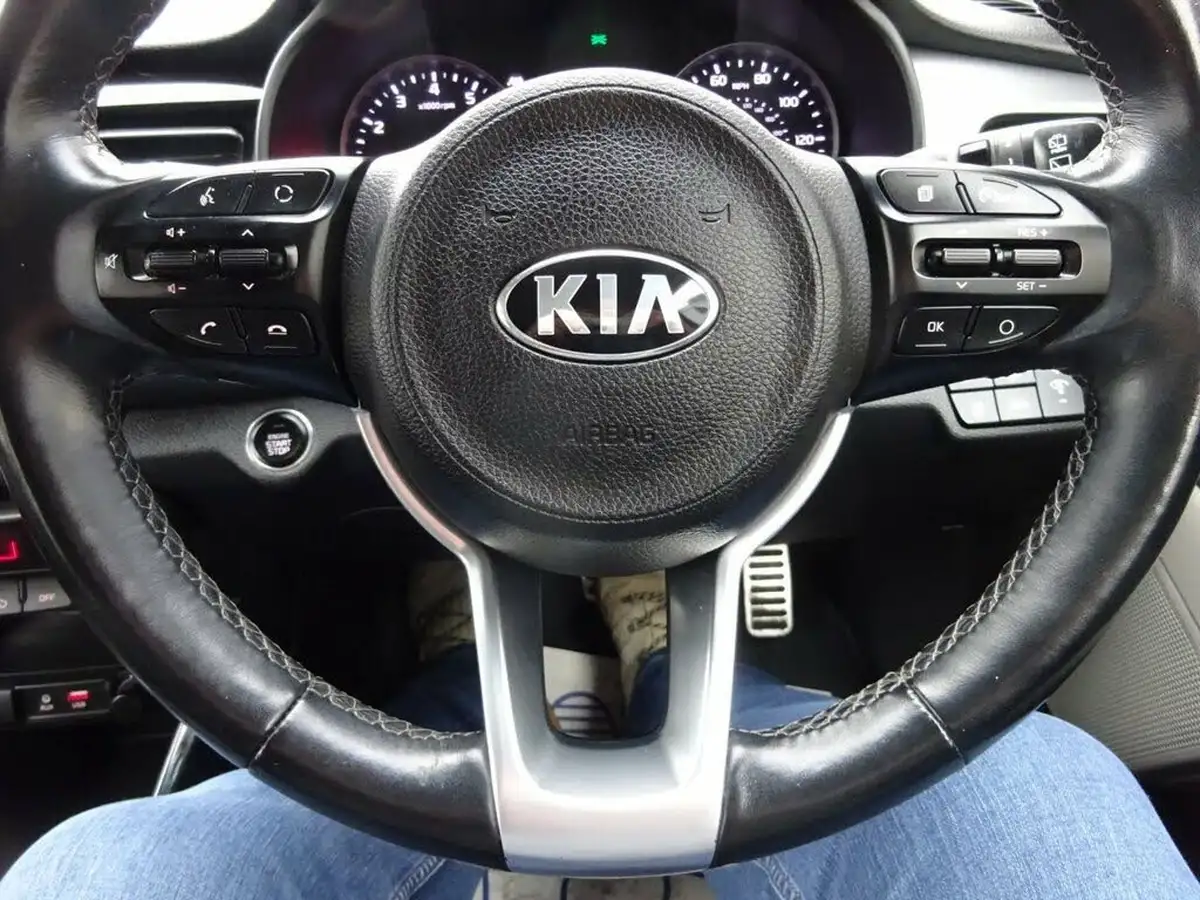 2020-kia-stonic-10-t-gdi-4-dct-big-19