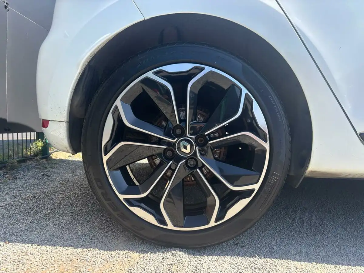 2018-renault-clio-09-tce-iconic-90ps-big-77