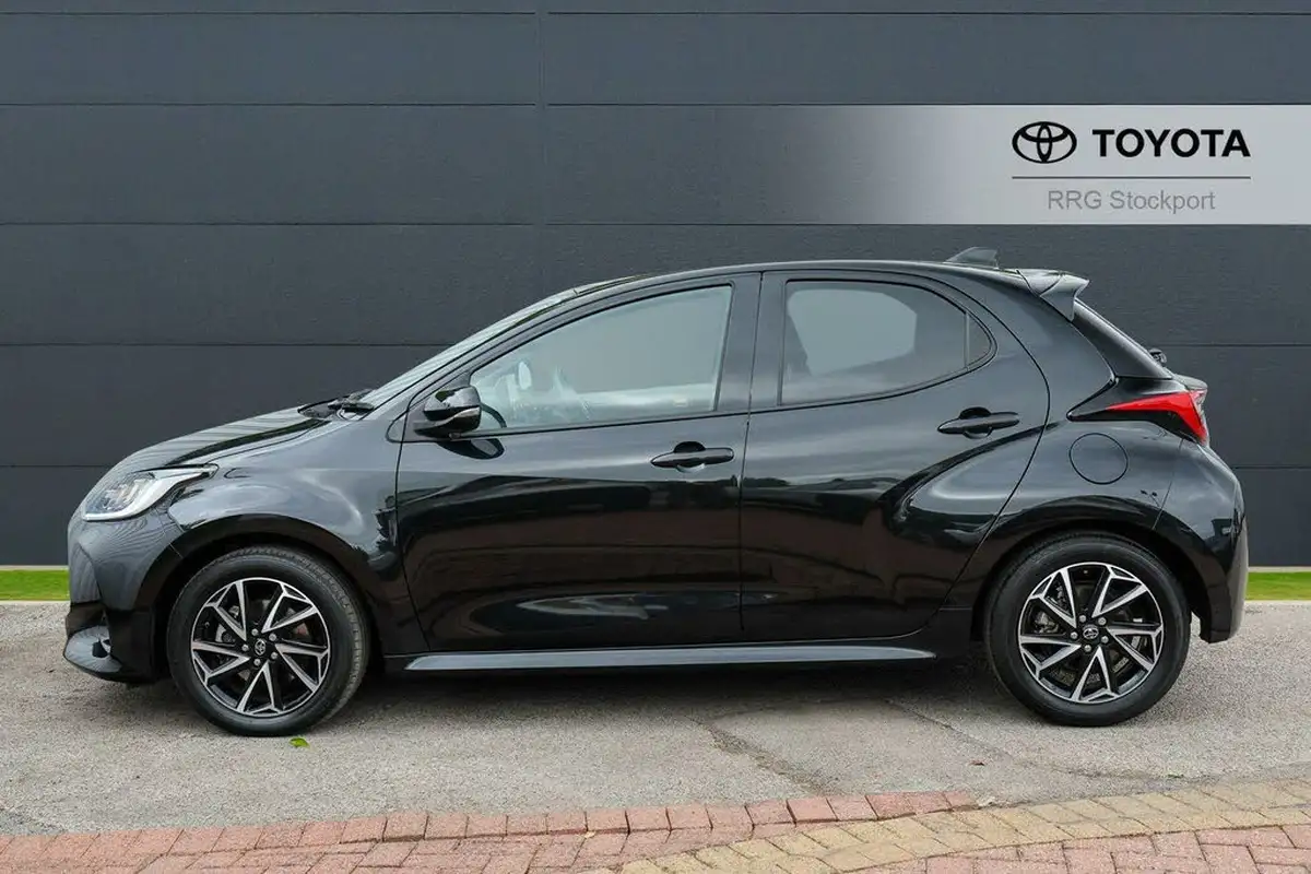 2022-toyota-yaris-15-vvt-i-design-big-16