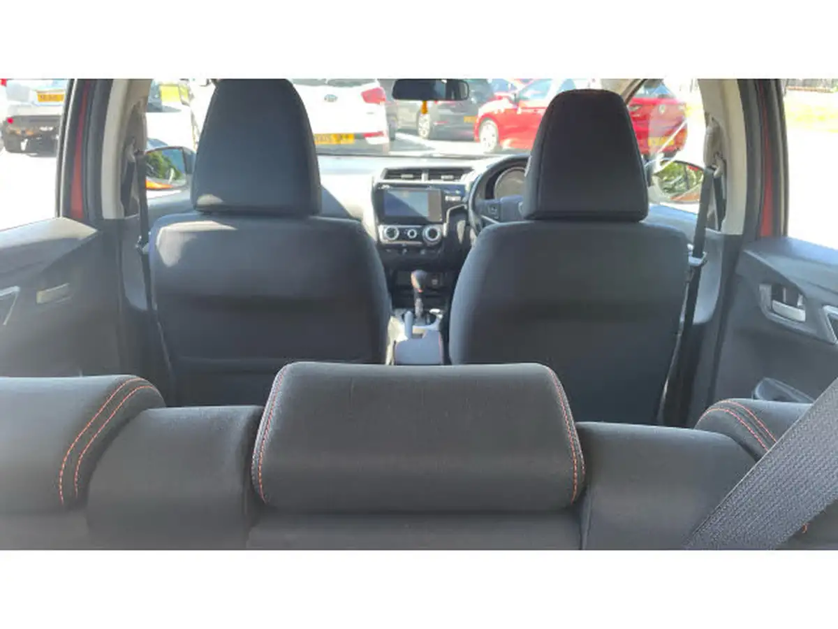 2018-honda-jazz-15-i-vtec-sport-navi-cvt-big-14