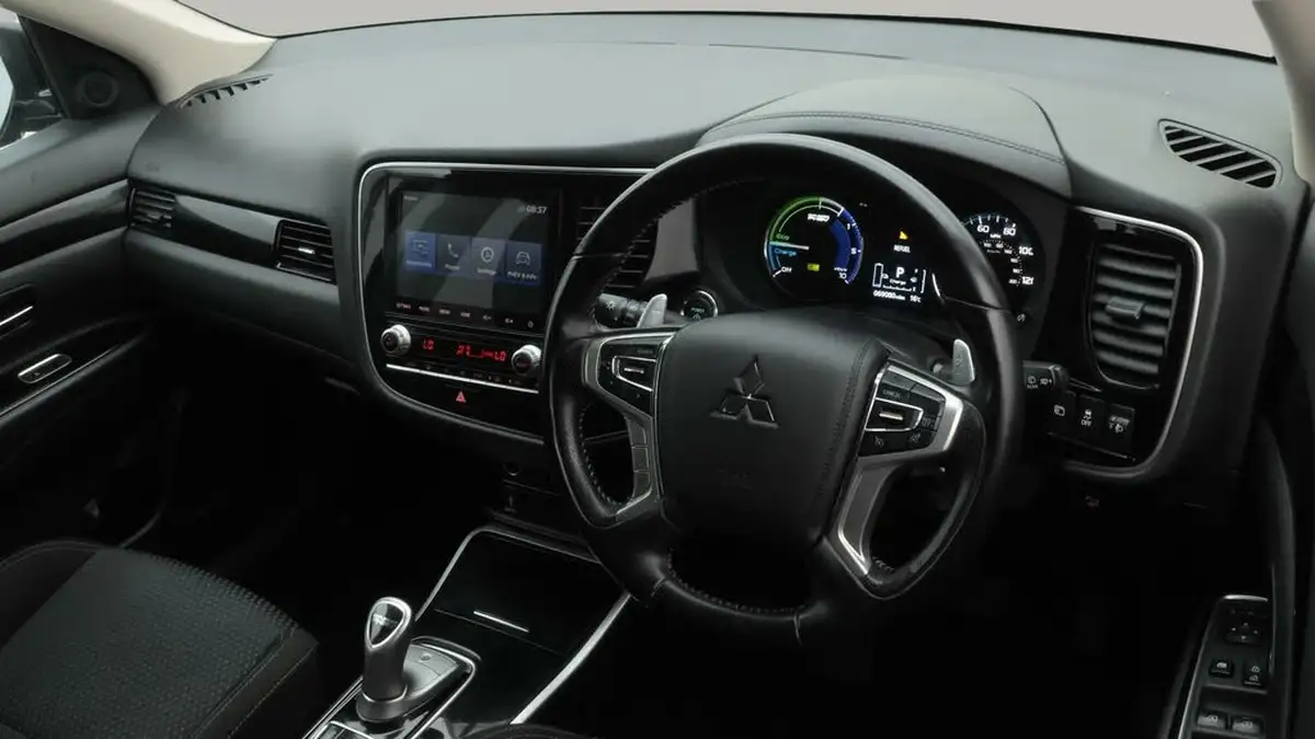 2020-mitsubishi-outlander-24-design-phev-big-9