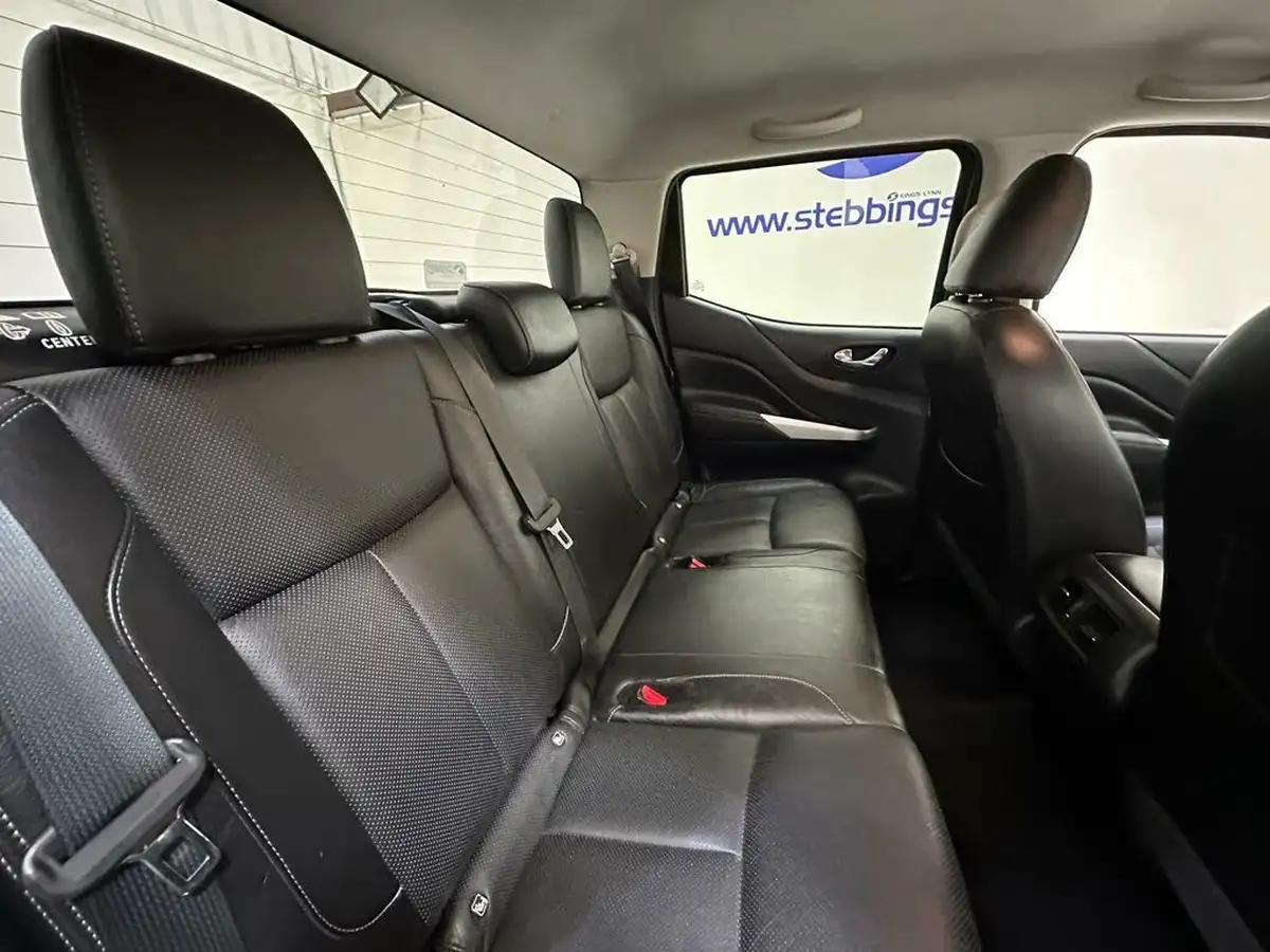 2019-nissan-navara-23dci-tt-tekna-8-navileather-auto-big-17