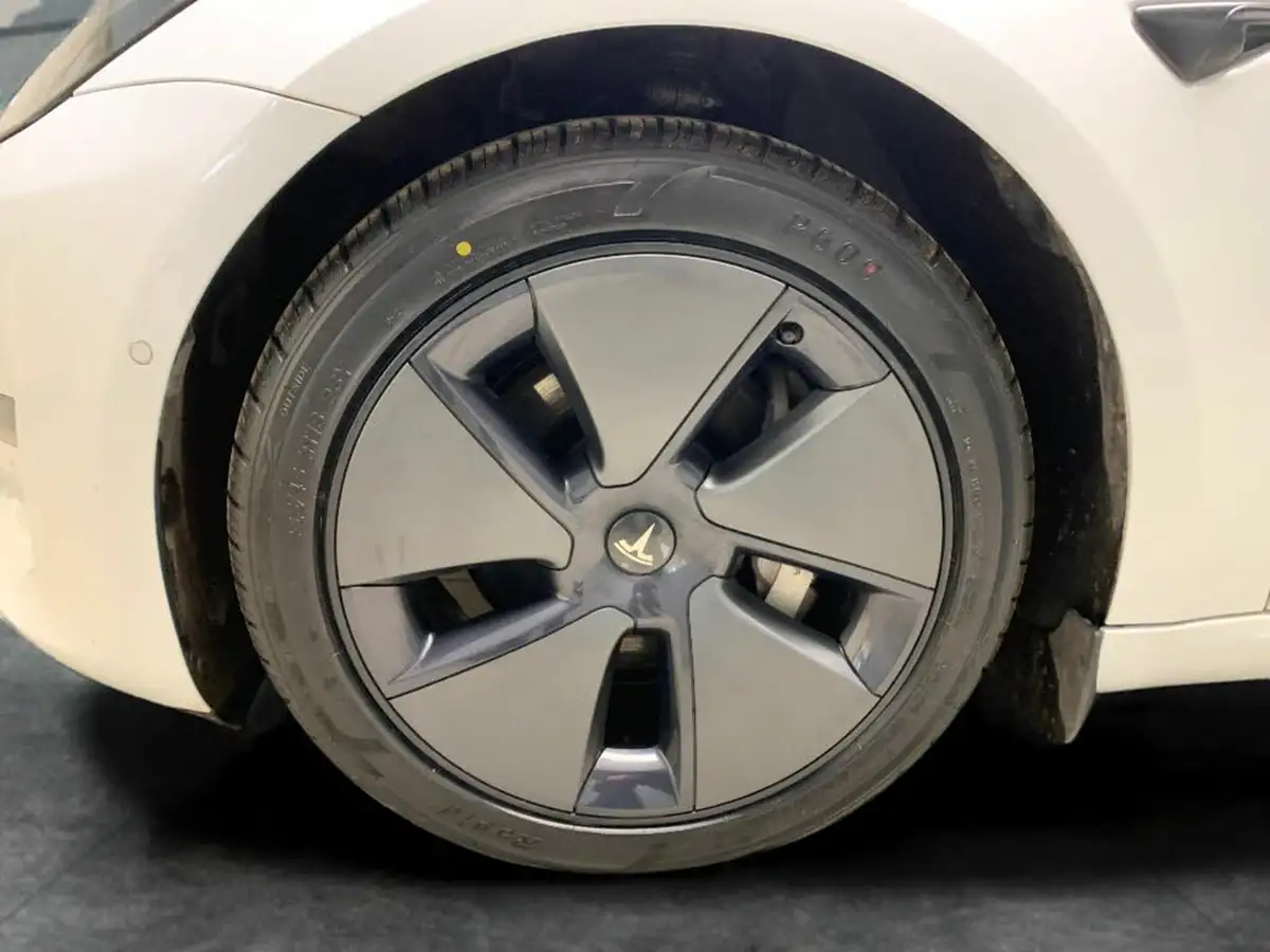 2020-tesla-model-3-e-long-range-big-31