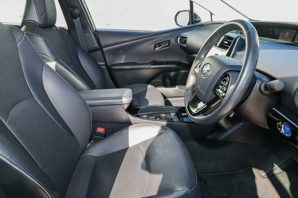 2021-toyota-prius-18-vvt-i-excel-plug-in-e-cvt-big-10