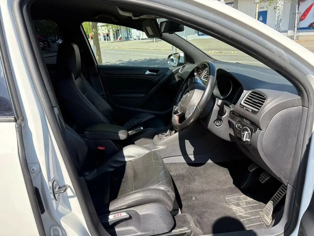 2012-volkswagen-golf-20-gti-tsi-210ps-hatchback-5d-big-12