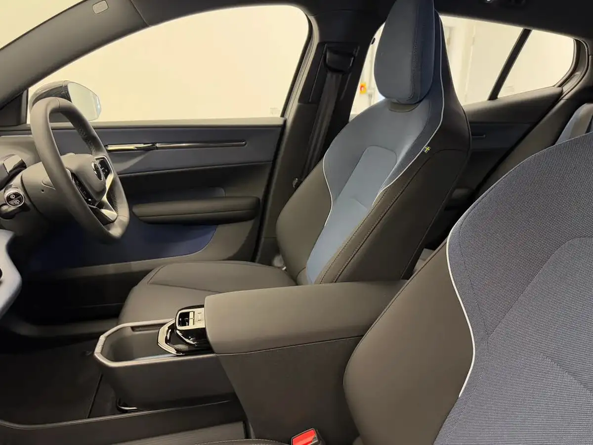 2024-volvo-ex30-e-single-motor-plus-extended-range-big-19