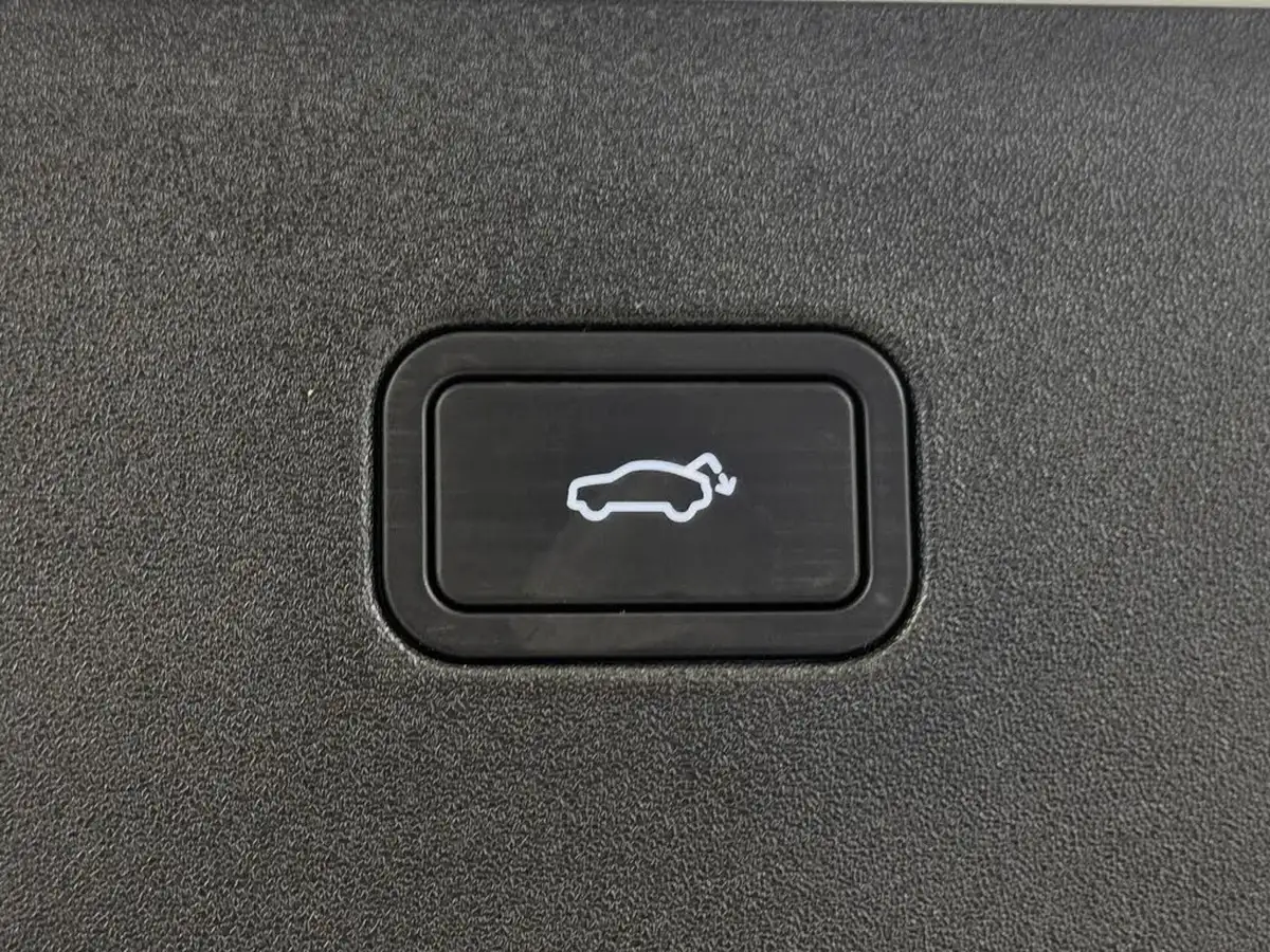 2024-volvo-ex30-e-single-motor-plus-extended-range-big-15